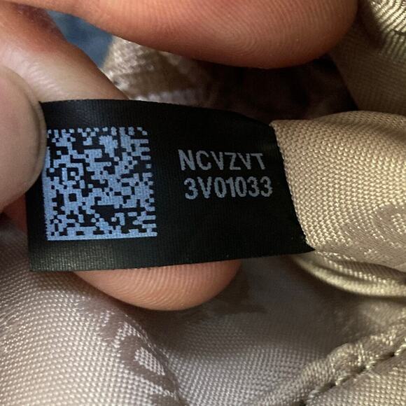 MICHAEL KORS, SMALL CINDY GOLD LEATHER CROSSBODY BAG - Picture 7 of 12